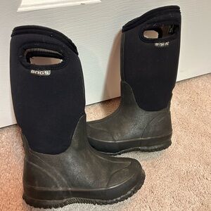 Bogs boys waterproof warm comfort boots size 10